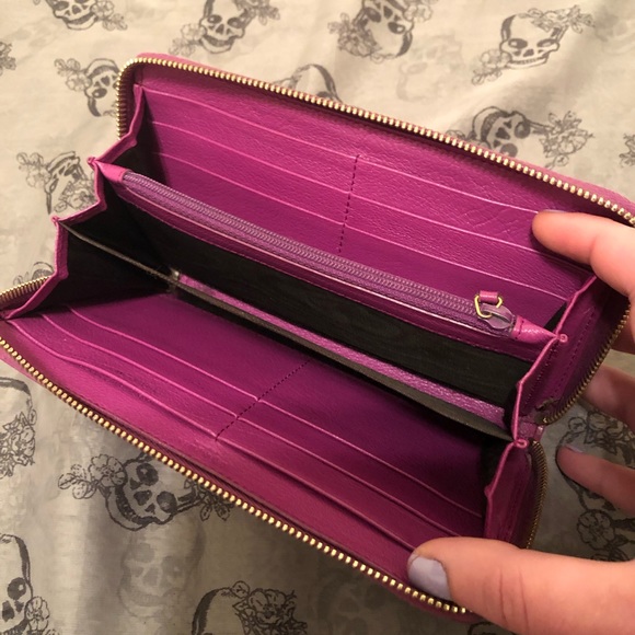 🔥YSL Studded Logo Zippy Wallet🔥 - Picture 7 of 8